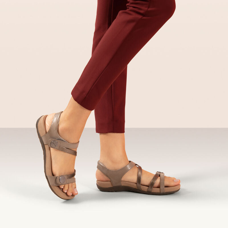 Jess Adjustable Strap Women Sandals Smoke - Aetrex Middle East