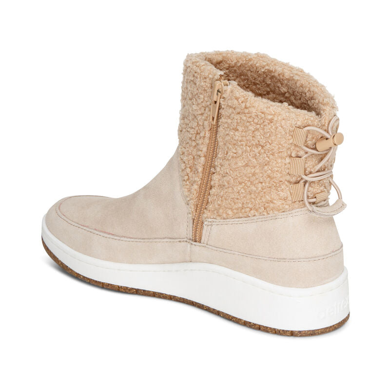 Winnie Shearling Boots Tan