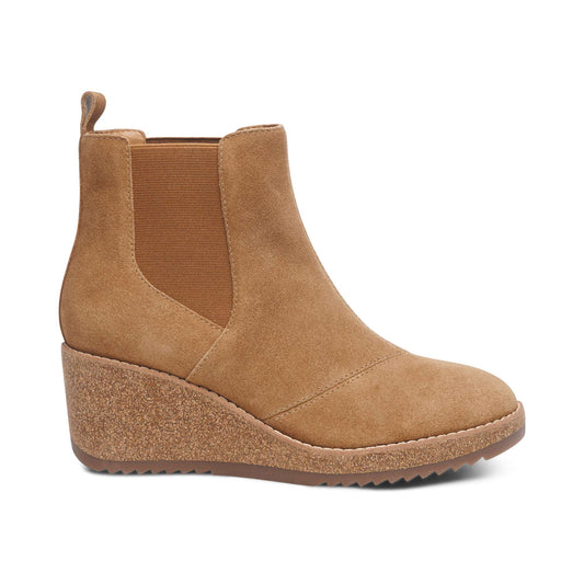 Dawn Wedge Boots Honey